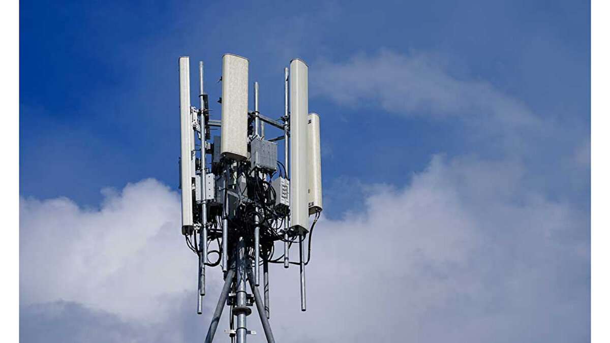 İhale için şartname bedeli 1 milyon lira olarak tespit edilirken, 30 Nisan 2029'dan itibaren işletmecilerin, her yıl elde ettikleri cirolarının yüzde 5'ini BTK'ye ödemesi ve yetkilendirme süresinin 31 Aralık 2042'ye kadar geçerli olması kararlaştırıldı.