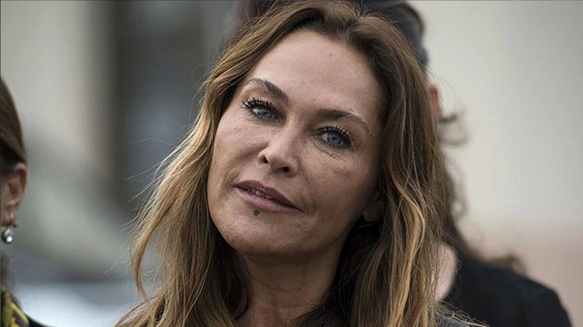 Sarıyer Büyükdere’deki dairesinde oturan kiracısıyla kira artışı yüzünden uzun süredir hukuki mücadele veren Hülya Avşar, nihayet sonuç aldı. Arabuluculuk görüşmeleri sonuçsuz kalınca devreye giren İstanbul Sulh Hukuk Mahkemesi, ünlü sanatçının talebini değerlendirerek yeni kira bedelini belirledi. 