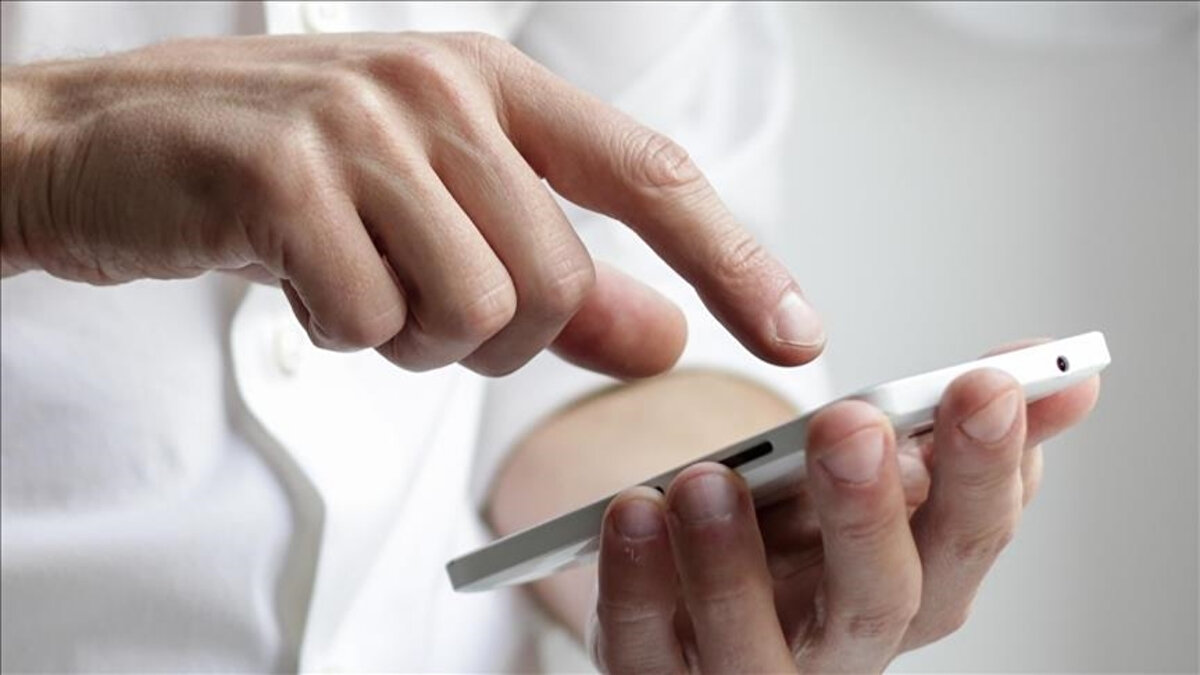 Son sinyal almasından itibaren kesintisiz bir yıl süreyle elektronik haberleşme hizmeti almadığı gerekçesiyle elektronik kimlik bilgisi siyah listeye alınan cihazın tekrar kayıtlı hale getirilmesine ilişkin başvuru cihazın son kullanıcısı tarafından e-Devlet kapısı üzerinden yapılabiliyor.