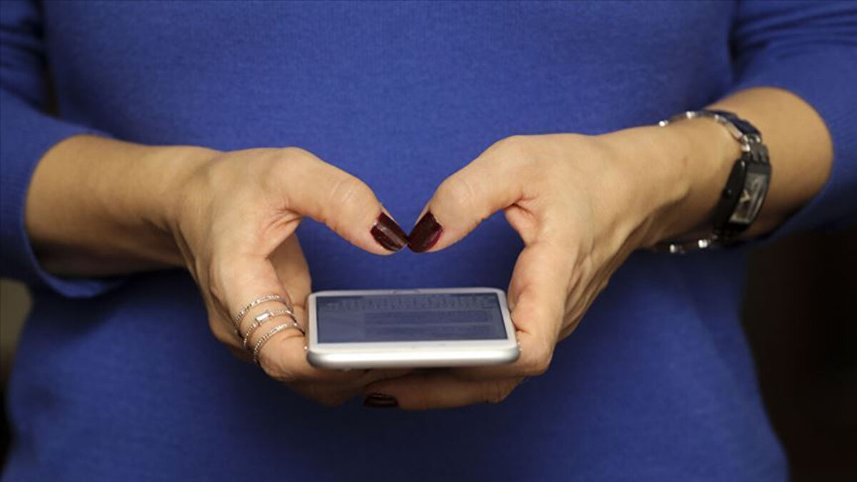 Düzenlemeye göre, Mobil Cihaz Kayıt Sistemi’nde (MCKS) kayıtlı olan bir telefonun, kesintisiz 1 yıl boyunca şebekeden sinyal almaması halinde haberleşme bağlantısı kesiliyor ve cihazın kimlik bilgileri “siyah liste”ye ekleniyor.