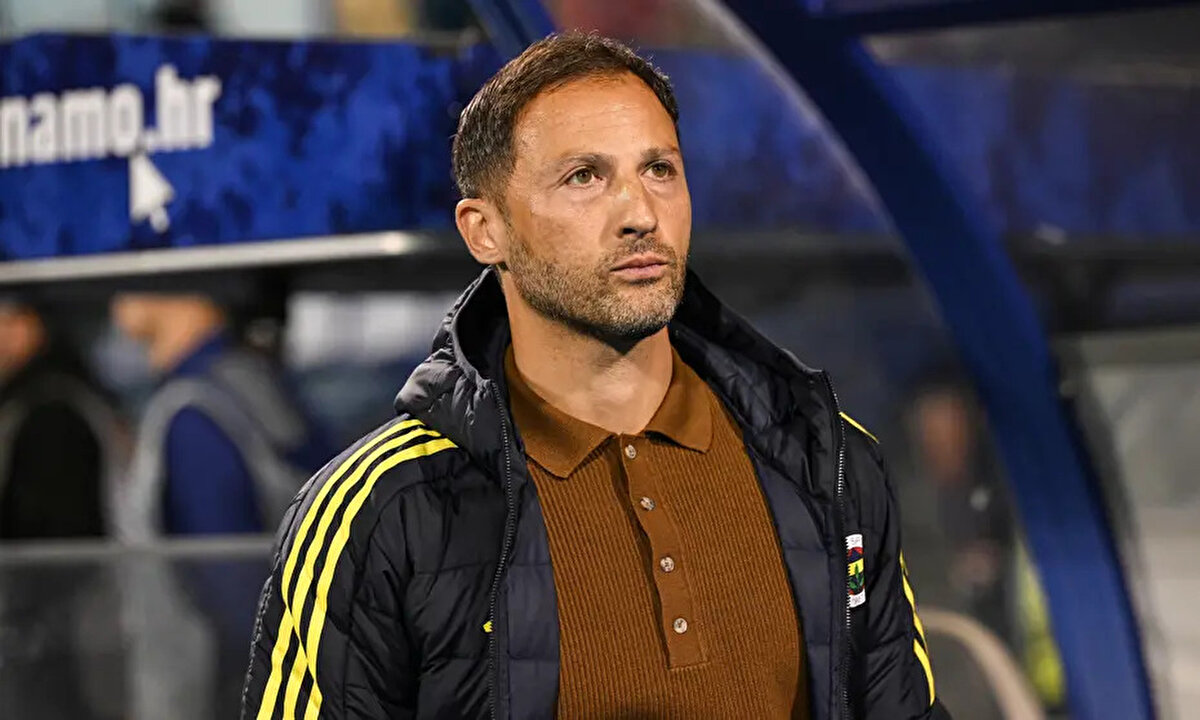 TEDESCO DA GÖKHAN GÖNÜL HAKKINDA KONUŞTU<br><br>“Kendisini daha önce tanımıyordum. Bazen işler istediğiniz gibi ilerlemeyebilir. Özel bir durum olmadı. Kendi içimizde bir şey konuştuğumuz zaman dışarıyla paylaşamayız.<br><br> <br><br>Gökhan'ın yerine birini istemeyeceğiz. Çok iyi bir teknik heyetimiz var. Zeki Hoca var. Kendisi uzun yıllardır bu kulüpte, iyi bir insan ve çok iyi bir antrenör. Dürüst ve net şekilde bize yardımcı oluyor. Bizim için onun sorumluluğunun artması çok iyi. Böylesi bir değeri kenara itmek yerine daha çok faydalanmak daha iyi."