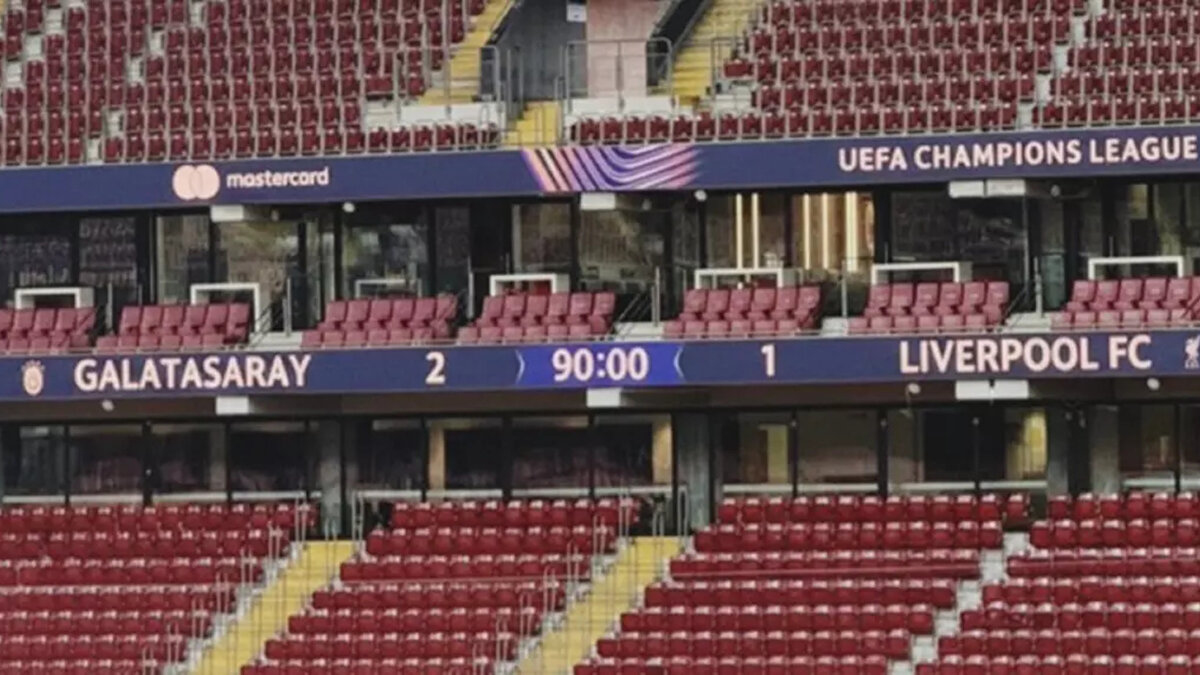 Skorborda, Galatasaray’ın Liverpool karşısında 2-1 galip geldiği bir sonuç yer aldı.