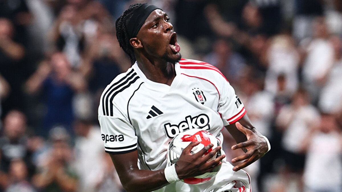 Beşiktaş'ta sakatlanan Abraham yerine 55. dakikada Jota Silva oyuna dahil oldu.