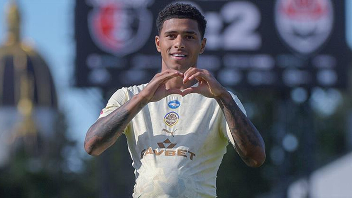 Maçta daha etkili taraf olan Shakhtar Donets, rakibini Konuk ekibe galibiyeti getiren golleri 27. dakikada Meirelles, 31 ve 49. dakikada Pedrinho, 90. dakikada ise Isaque'ın attığı gollerle 4-0 mağlup etti. 