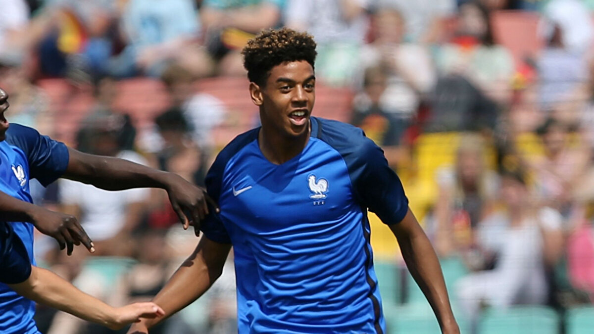 24-) Willem Geubbels - 13 Gol
