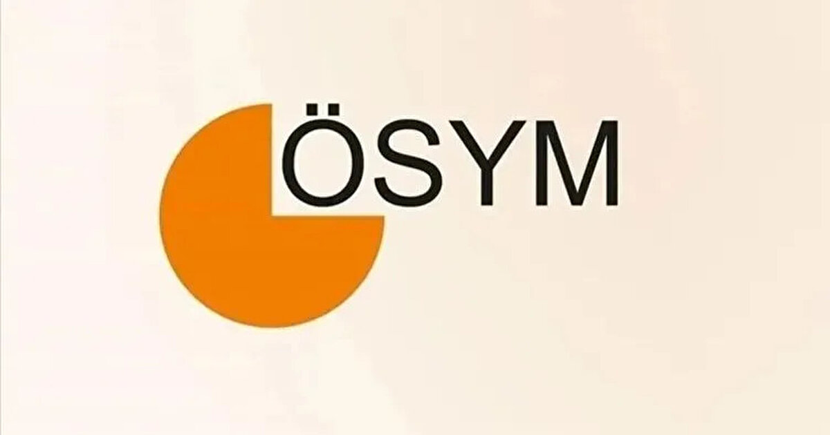 ÖSYM’nin yayımladığı kılavuzda üniversitelerin açıkta kalan ön lisans (2 yıllık) ve lisans (4 yıllık) programlarına ait boş kontenjanlar ve taban puanlar duyuruldu. Bu sayede adaylar, önceki tercihlerinde yerleşemeyen ya da bölümünü değiştirmek isteyenler için yeni bir şans elde etmiş oldu.