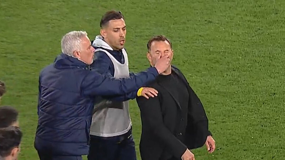 MOURINHO VE BURUN SIKMA OLAYI<br>"O anlarda bir oyuncu gibiydim, yere düştüm! Biraz abarttım. Ondan böyle bir şey beklemiyordum. Hakemlerle tokalaşıyordum, diğer tarafa geçip zaferimizi kutluyordum, o da yanıma geldi. Normalde maçtan sonra tokalaşmak için görüşürdük."<br>