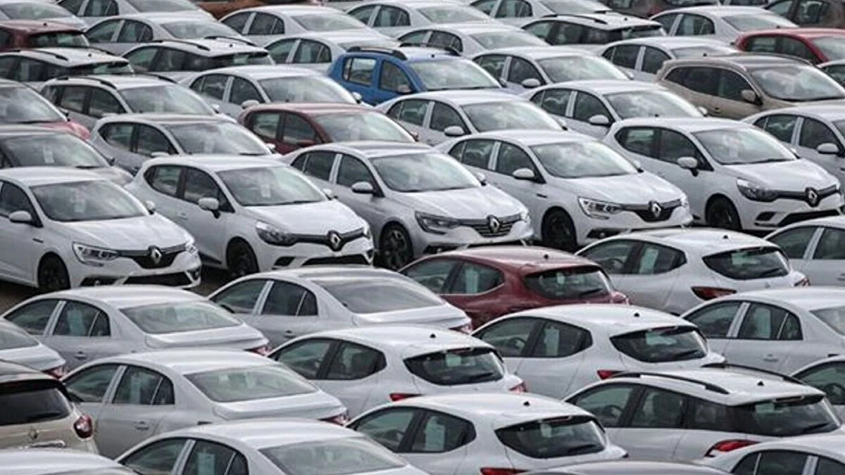 9. Volvo EC40<br><br>150 kW Single Motor Extended Range, Ultra<br><br>3.711.177 ₺