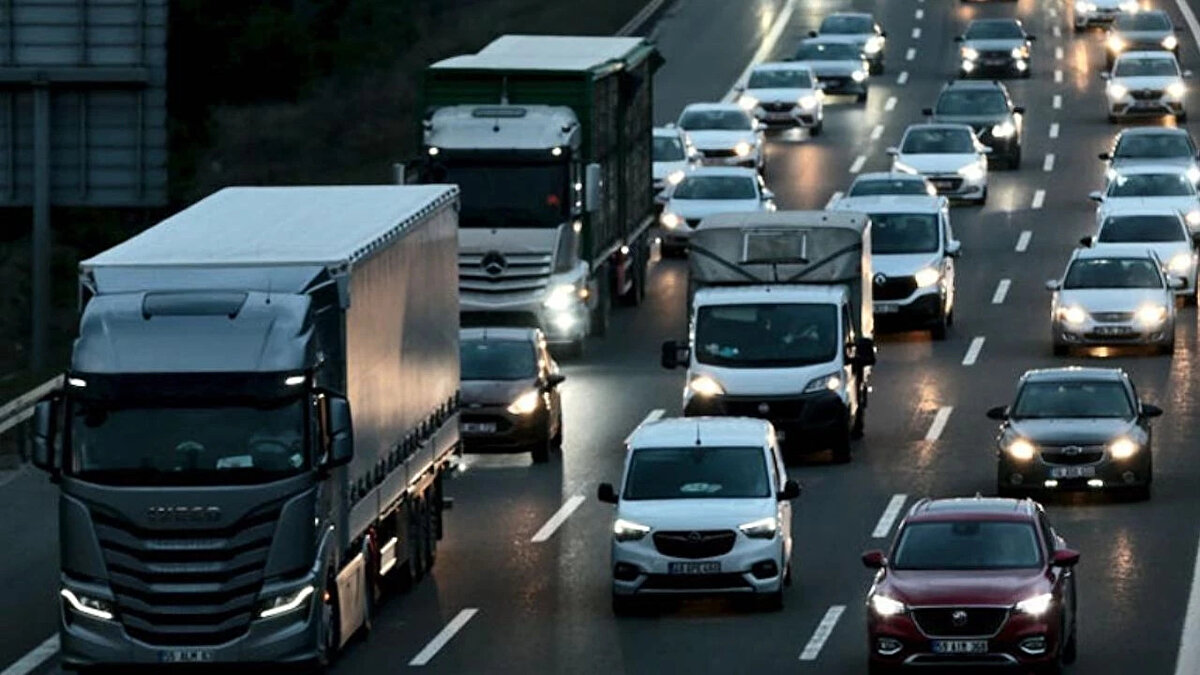 7. Renault Rafale<br><br>1.2 Full Hybrid Esprit Alpine<br><br>3.430.000 ₺