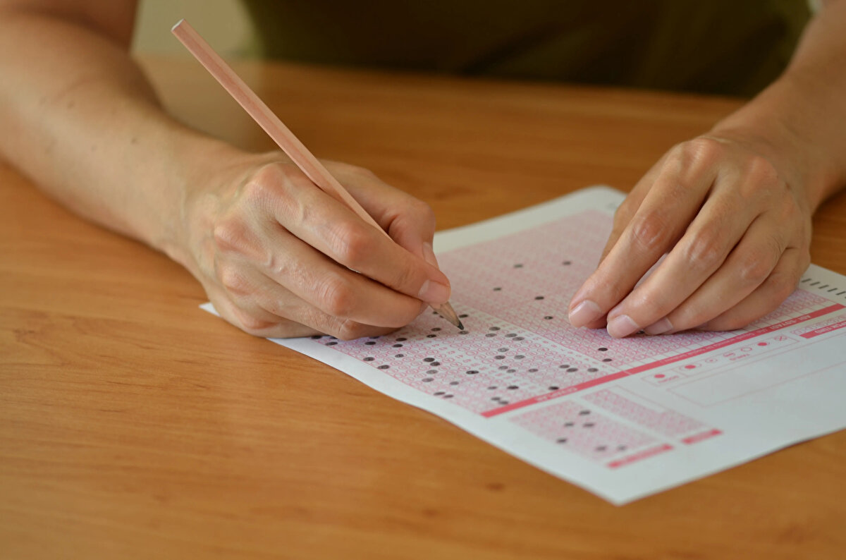 Tercihler, “https://ais.osym.gov.tr”<br> internet adresinden veya ÖSYM Aday İşlemleri Mobil Uygulaması üzerinden yapılıyor. İşlemler bugün saat 23.59’da sona erecek. Ek yerleştirme için gerekli olan 130 liralık ücret ise yarın saat 23.59’a kadar yatırılabilecek.