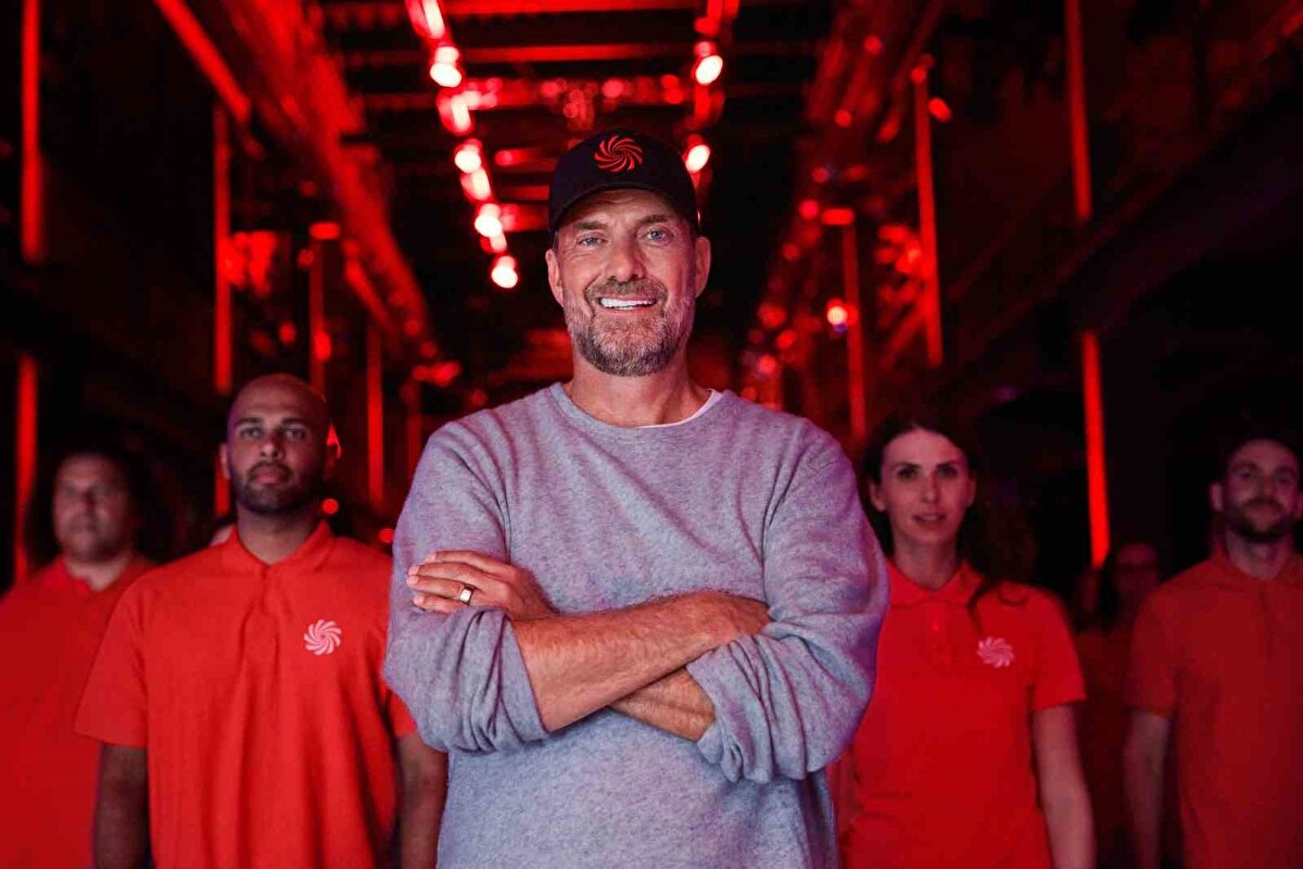 Futbola 'Heavy Metal Futbol' anlayışını getiren Alman teknik adam, Liverpool ile 2019'da Şampiyonlar Ligi şampiyonu, 2020'de ise Premier Lig şampiyonu olmuştu.