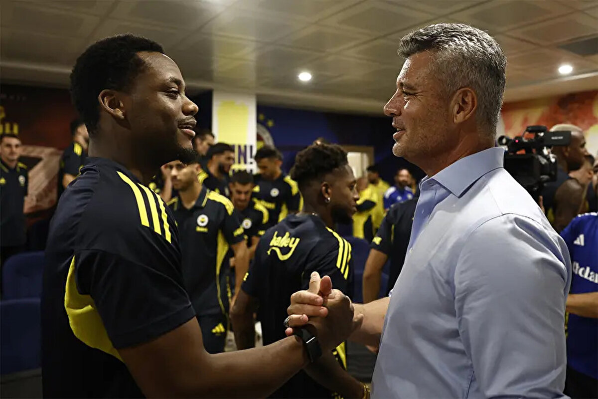 Fenerbahçe'nin geçtiğimiz yaz transfer döneminde Al-Nassr'dan kiraladığı Jhon Duran, Benfica ile oynanan Şampiyonlar Ligi play-off turu rövanş maçında sakatlanmıştı.