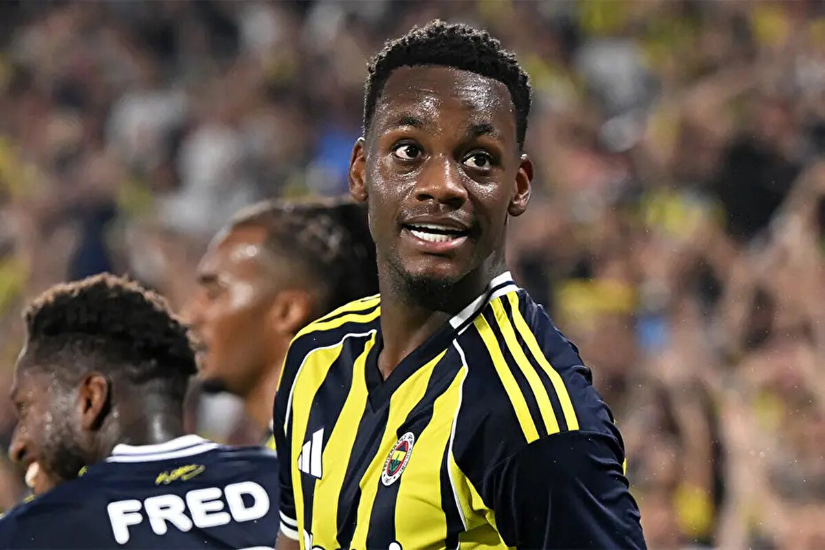 O maçtan beri Fenerbahçe'nin mücadele ettiği hiçbirmaçta forma şansı bulamayan Kolombiyalı yıldız toplamda 6 maç kaçırdı. Fenerbahçe'nin Avrupa Ligi'nde oynayacağı kritik Nice maçında kadroda olması beklenen Duran'dan bir kötü haber daha geldi.