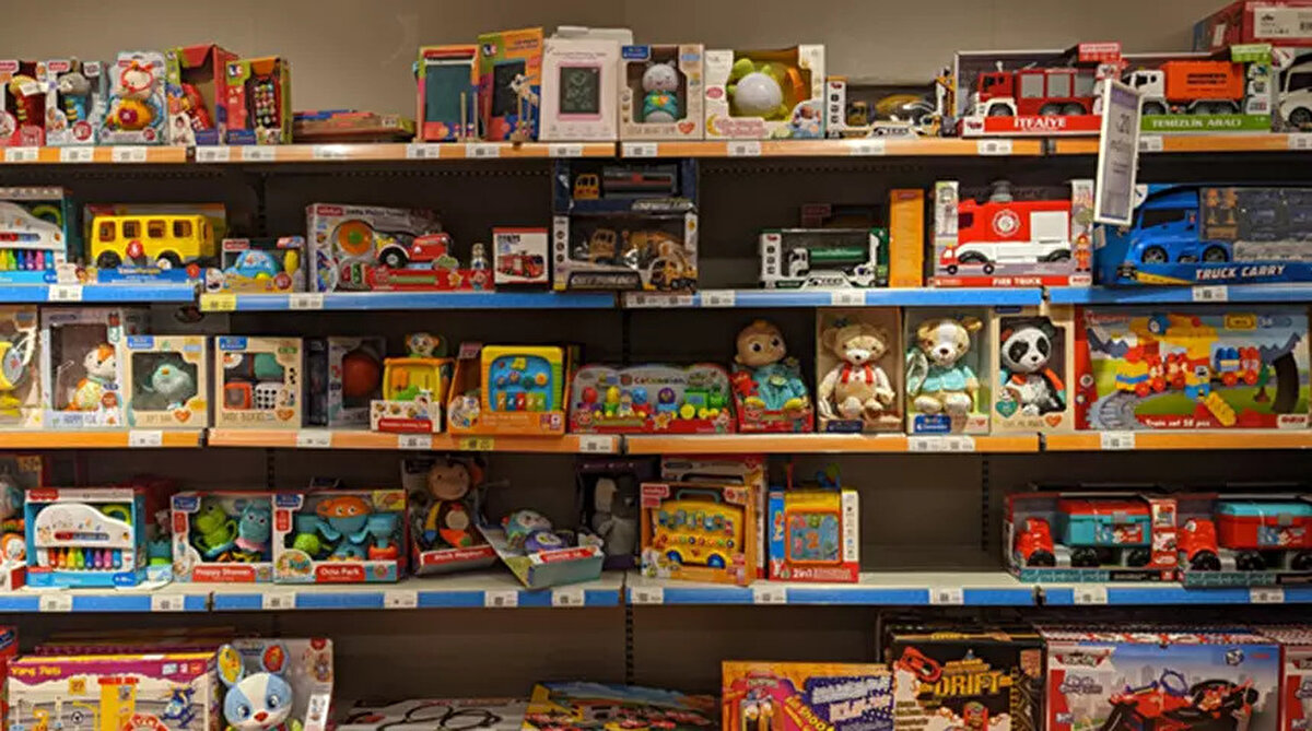 Son olarak ise Ebebek firmasına ait Hello Baby markalı çocuk peluş çantasının piyasadan toplatılıp piyasa arzının yasaklanmasına karar verildi. Ürünün toplatılmasının gerekçesi olarak ise, "Boğulma (Ağız Ve Burunun Dışından Solunum Yolunun Tıkanması)" ifadeleri kullanıldı.