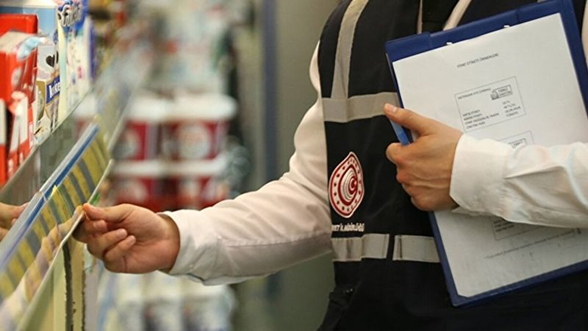 Teknoloji ürünlerinin de girdiği listede pek çok marka yer alırken Bakanlık sahada denetimlerini aralıksız sürdürüyor. Oda kokularından, deterjanlara kadar bazı ürünler denetlendikten sonra piyasadan toplatılıp arzı yasaklanıyor.