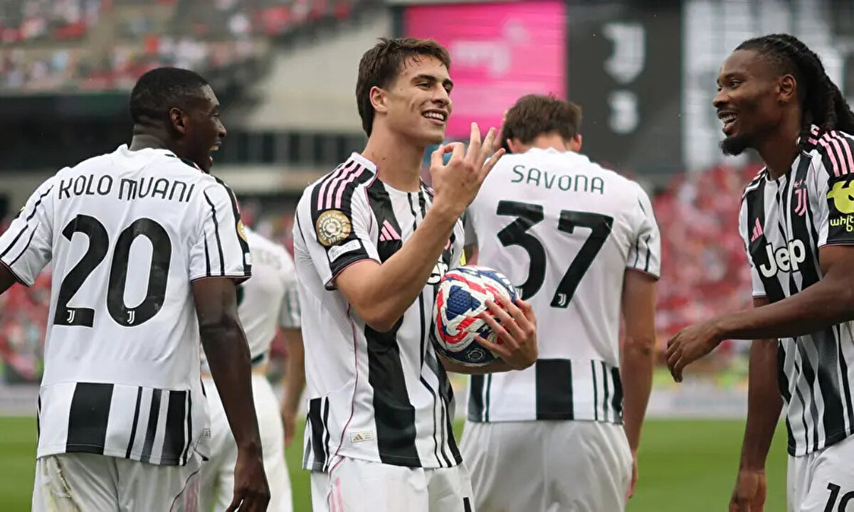 Bu sezon Juventus forması ile kariyerinin en iyi sezonlarından birini geçiren mili yıldızımız Kenan Yıldız bu performansıyla Premier Lig ekiplerininden Arsenal'in ısrarı sürüyor.