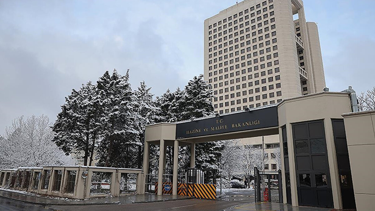 Mevzuata göre, yurt dışından kişisel kullanıma mahsus araç getirenlerin bu taşıtları Türkiye’de 24 ay süreyle bulundurmasına izin veriliyor.