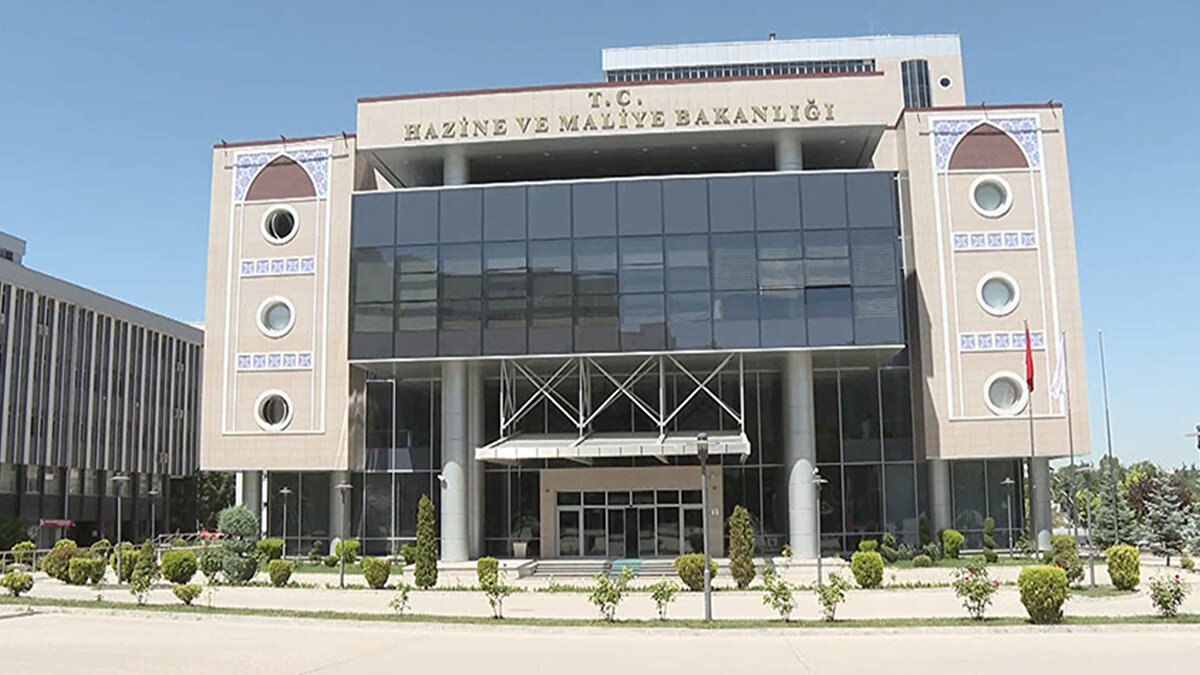 Buna karşın bazı şirketlerin, yurt dışından getirdikleri Ferrari başta olmak üzere çeşitli markalardaki lüks araçları, uygulamayı suistimal ederek Türkiye'de kullanıma sunduğu belirlendi.