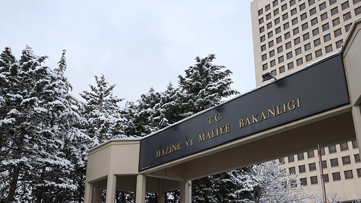 Maliye müfettişleri, lüks araçları vergisiz olarak kullanıma sunan şirketlerin izini sürmeye başladı.