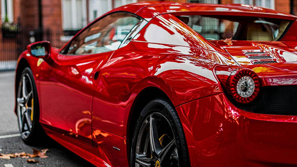 Gümrük mevzuatı doğrultusunda, Türkiye'de ikamet eden kişilerin yurt dışından taşıt getirme hakkı bulunmuyor. Söz konusu araçların da Türkiye'de sadece getiren kişi ve kurum tarafından kullanılması gerekiyor.<br><br>Vergisiz olarak yurt dışından getirilen bu araçların, 2 yıl sonunda ülke dışına çıkarılması şartı bulunuyor.