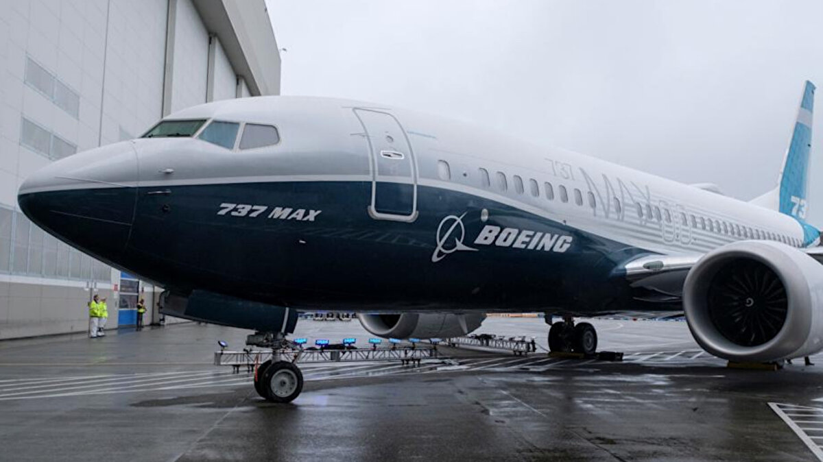 Boeing, şu anda yaklaşık 6 bin uçaklık sipariş birikimini teslim etmeye odaklandığını duyurdu. Ancak şirket, “Yeni bir ürün için doğru zamana hazır olacağız” diyerek yeni model için hazırlık sinyali verdi.