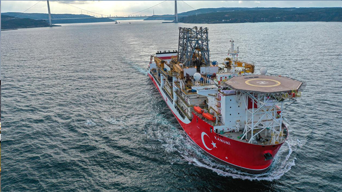 2024 yılında Güney Kore’de inşa edilen 7. nesil ultra derin deniz sondaj gemisi, 12 bin metreye kadar sondaj yapabilme kapasitesine sahip. 228 metre uzunluğunda ve 42 metre genişliğinde olan gemide helikopter pisti bulunuyor. Ayrıca 200 personelin konaklayabileceği yaşam alanı mevcut.