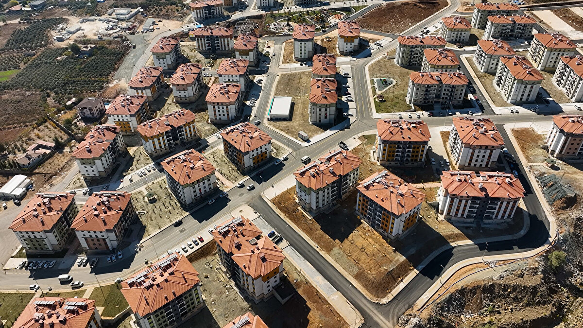 Cumhurbaşkanı Erdoğan projeye ilişkin "Kiralık konut uygulamasına ilk defa geçiyoruz. İlk kez kiralık konut uygulamasını TOKİ'yle başlatacağız. Sosyal konutların bir kısmını uygun şartlarla kiralayacak, dar gelirli ailelerimizi rahatlatacağız" demişti.