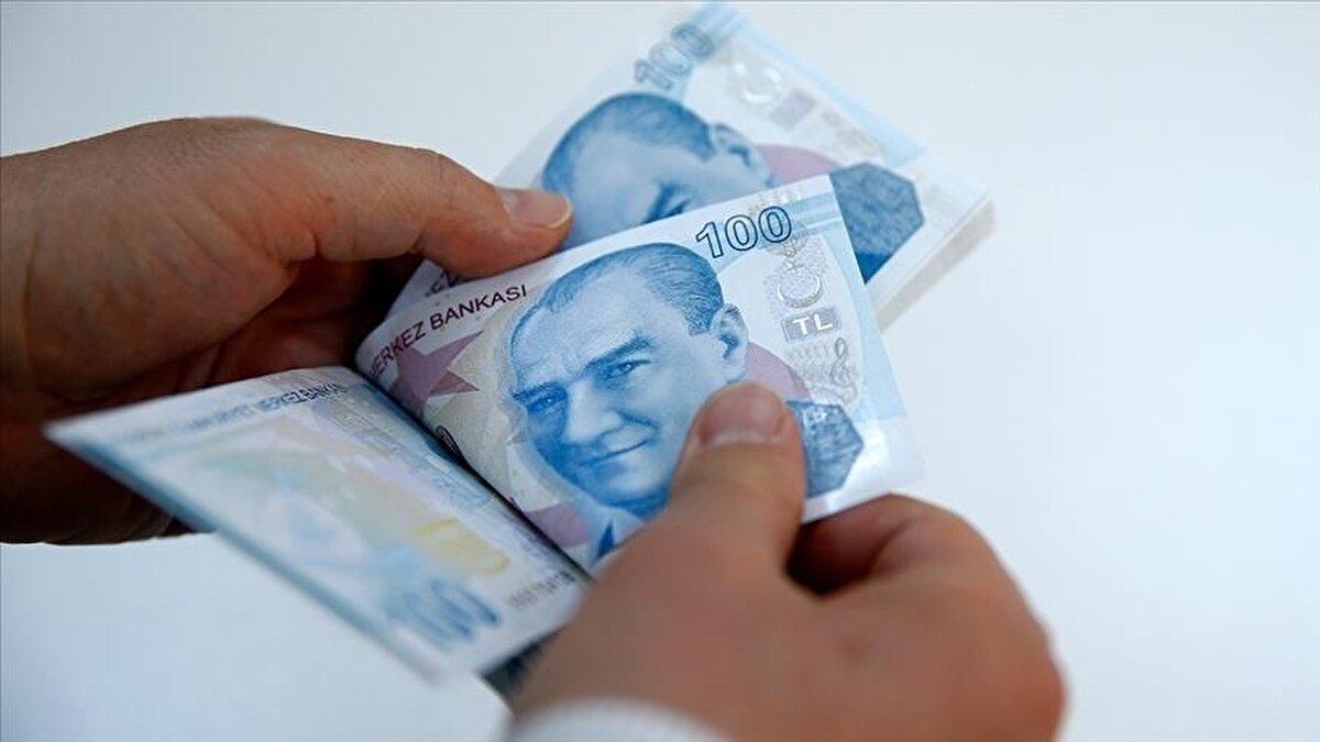 Türkiye'de milyonlarca çalışanı ilgilendiren asgari ücret zammı için geri sayım başlarken, geçtiğimiz yılki tahminiyle dikkat çeken ABD merkezli yatırım bankası JP Morgan, 2026 yılına ilişkin yeni öngörüsünü paylaştı.