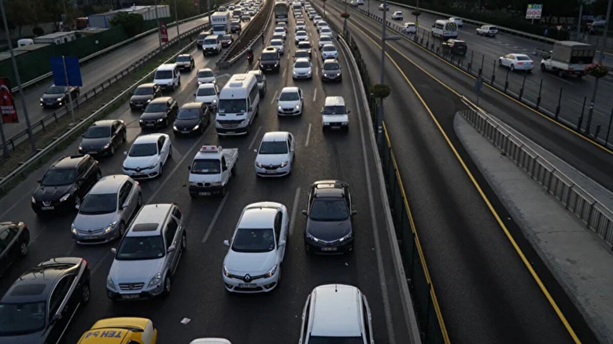Otomobil tutkunları için uyarı: Pufiduf’un paylaştığı verilere göre bazı araçlar, satın alındıktan sonra pişmanlık kaynağı olabiliyor. İkinci el piyasasında en zor satılan modeller listesi yayımlandı. İşte, sahiplerini uzun süre bekleten araçlar...