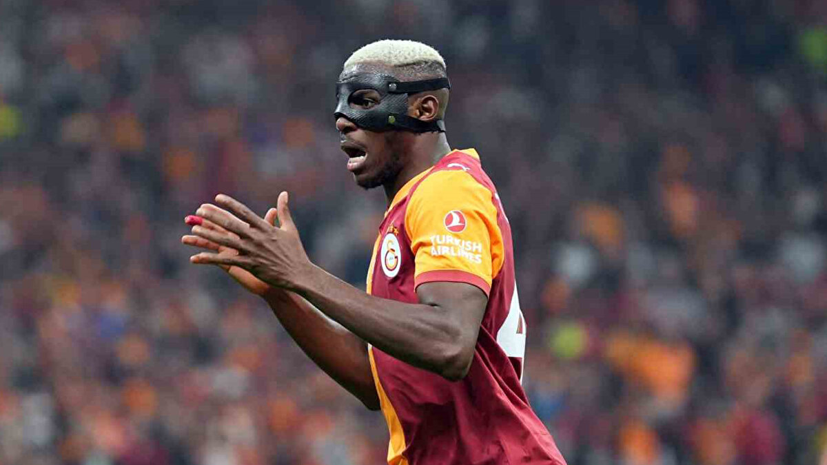 Öte yandan Osimhen, attığı golle Şampiyonlar Ligi’nde 10 gol atan ilk Nijeryalı futbolcu olsa da, sakatlığı nedeniyle maçı tamamlayamadı.