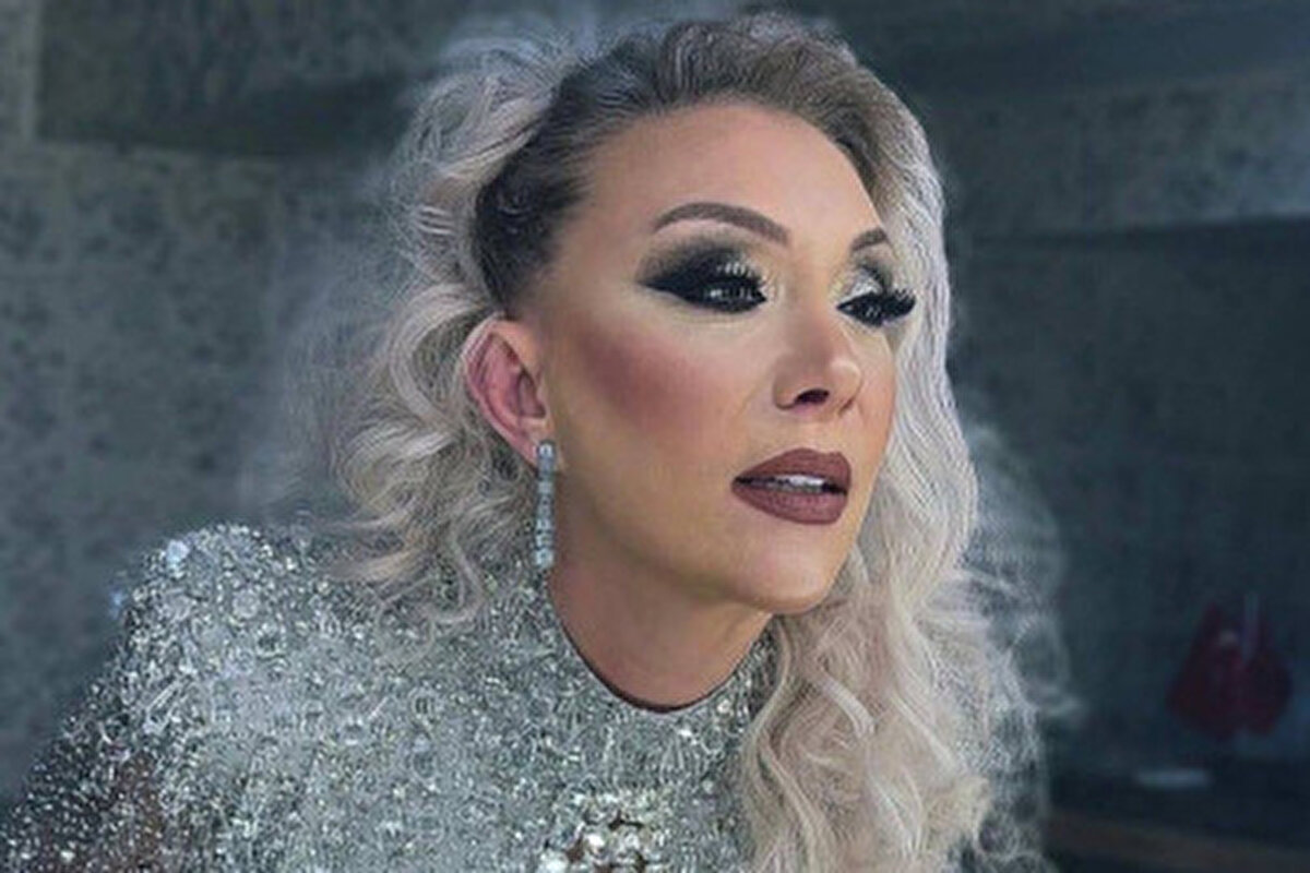 Güllü’nün Asistanı Olayı Ne?<br><br>Sanatçının ölümünün ardından ilk açıklamalardan biri asistanı Deniz Hanım’dan geldi. Olay anında evde olmadığını belirten Deniz, televizyon programında yaptığı açıklamada şu ifadeleri kullandı:<br><br>“Dengesini kaybederek camdan düştüğünü düşünüyorum. Herhangi bir müdahale ya da dışarıdan gelen bir tehdit söz konusu değildi.”<br><br>Ayrıca Güllü’nün son dönemde dalgın olduğunu belirten Deniz Hanım, yaşanan olayın bir kaza olabileceğini savundu.