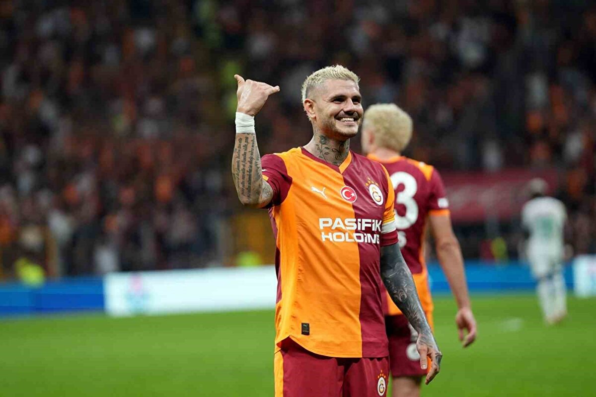 DİKKAT ÇEKEN İÇ SAHA PERFORMANSI<br><br>Şampiyonlar Ligi'nde son dönemde kazanmakta zorlanan Galatasaray, aynı zamanda iç sahada İngiliz takımlarına karşı çok üstün durumda. İşte sosyal medyada gündem olan o tablo... 