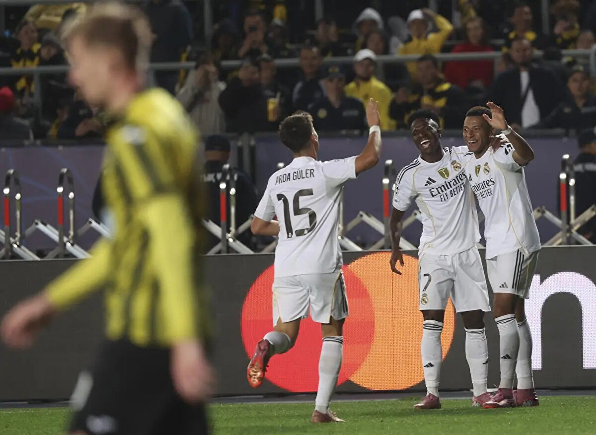 Barcelona - PSG maçı hangi kanalda? ŞAMPİYONLAR LİGİ MAÇ PROGRAMI