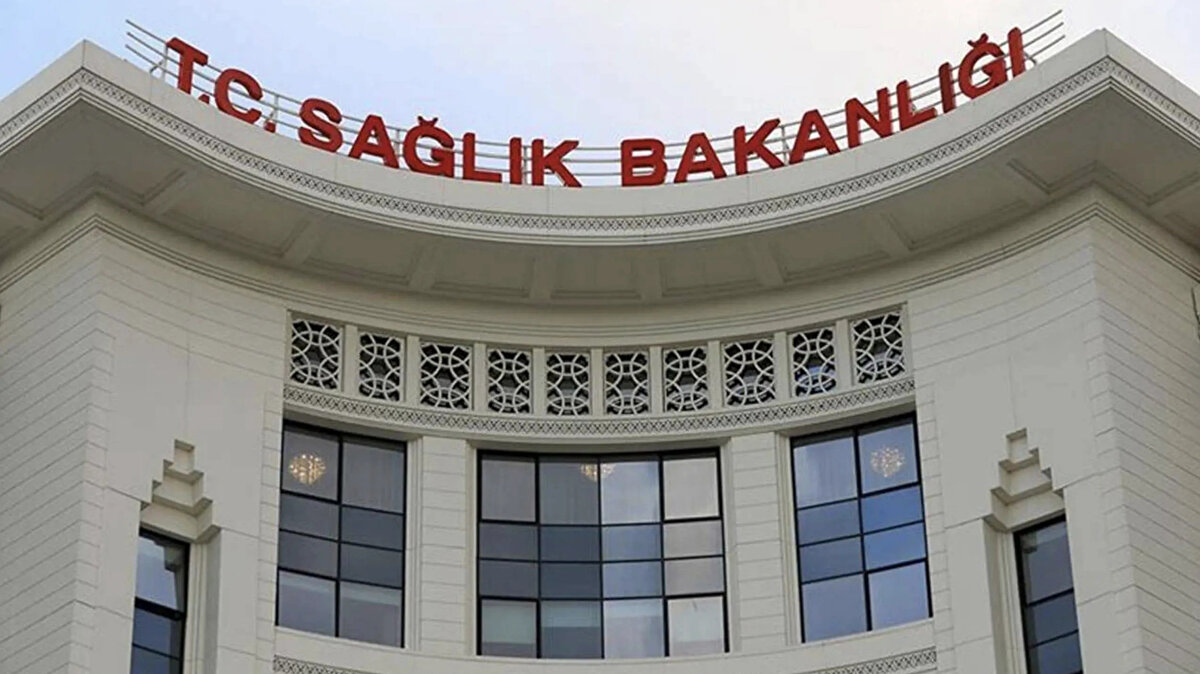 ÖSYM Sağlık Bakanlığı tercih işlemleri nasıl yapılacak?<br><br>Sağlık Bakanlığı personel alımı İŞKUR 2025 ve ÖSYM tercih kılavuzu kapsamında, adayların tercih işlemlerini kılavuzda belirtilen koşulları dikkatlice inceleyerek yapmaları gerekiyor. KPSS 2025/5 tercih kılavuzu içerisinde kontenjanlar, pozisyonlar ve başvuru şartları yer alıyor.<br><br>Sağlık Bakanlığı personel alımı İŞKUR ve ÖSYM üzerinden takip ediliyor.
