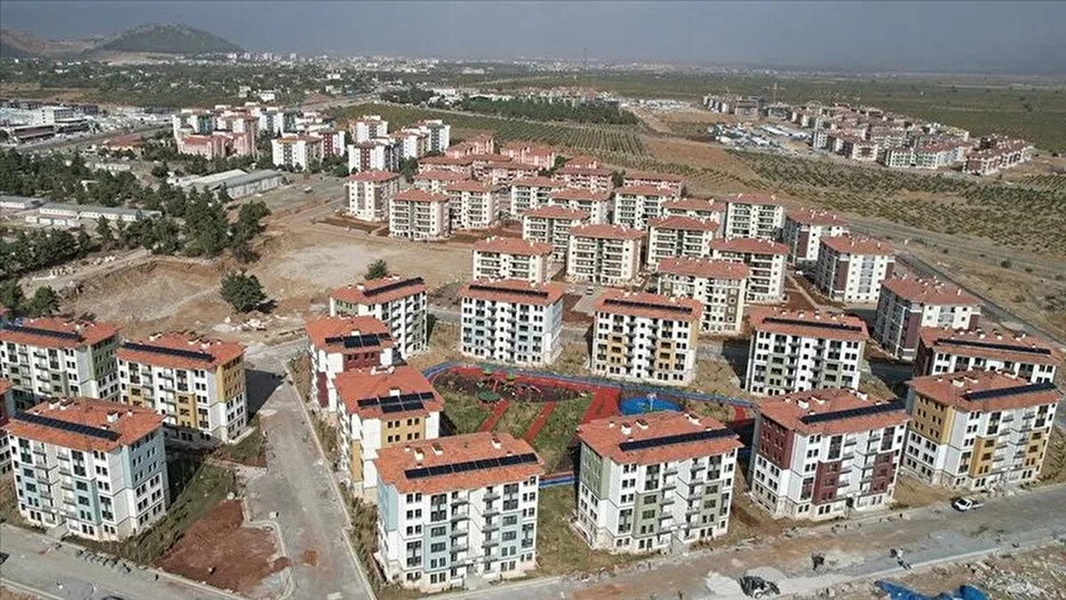 Daha önceki TOKİ projelerinde olduğu gibi, başvurular için belirli bir süre aralığı tanınacak. Bu süre sonunda tüm başvurular kura sistemine dâhil edilecek ve ev sahibi olacak kişiler noter huzurunda yapılacak çekilişle belirlenecek.