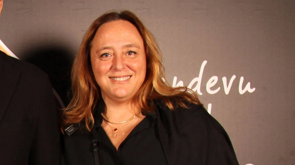 <br><br>Ayşe Barım, halen “Türkiye Cumhuriyeti Hükümetini ortadan kaldırmaya teşebbüse yardım etmek” suçlamasıyla yargılanıyor. İlk duruşmada tutukluluğunun devamına karar verilmişti. Ancak 1 Ekim’de görülen ikinci duruşmada adli kontrol şartıyla tahliye edildi.