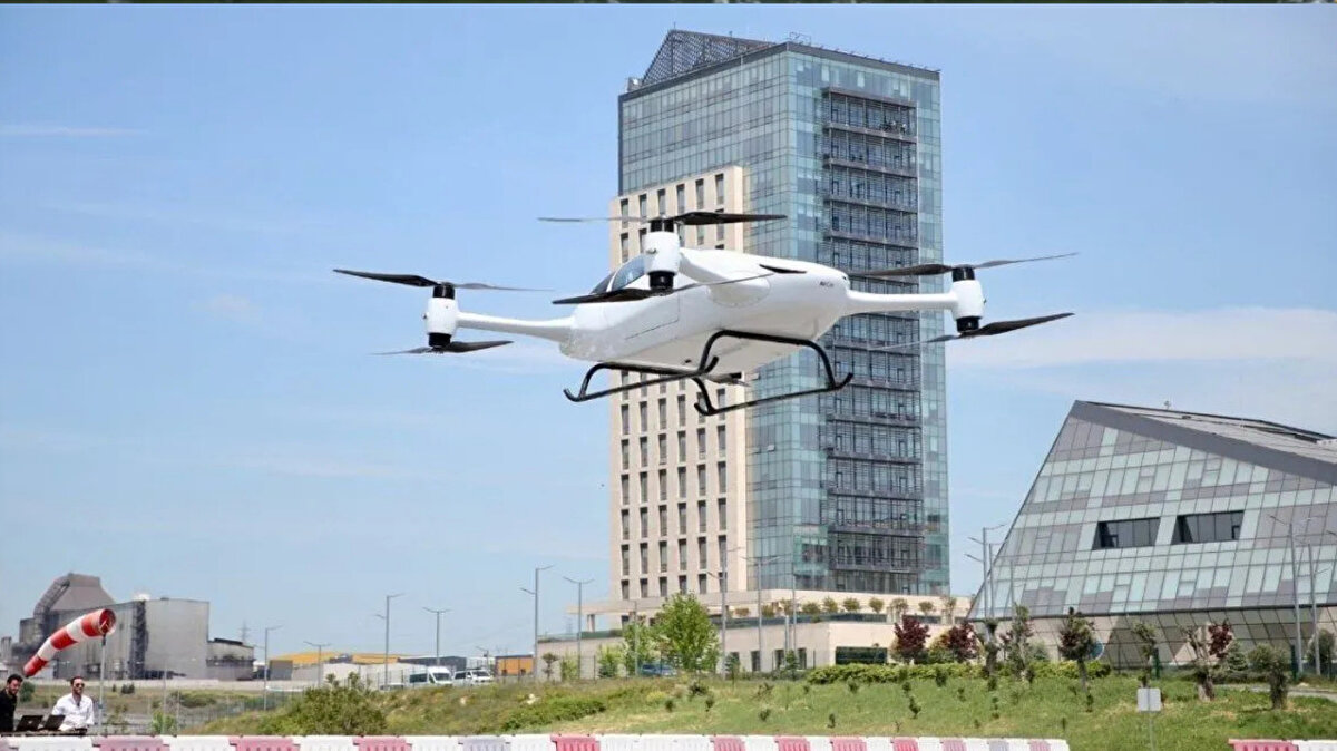 Ön siparişler başladı<br>Şirket, AirCar’ı resmi internet sitesinde ön siparişe açtı. İlk 100 adetlik seri için teslimatlar 2027 yılında yapılacak.