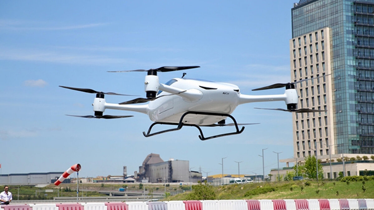 Renk seçenekleri ve garanti<br>AirCar; beyaz, kırmızı, gri, mavi ve siyah renk seçenekleriyle satışa sunuldu. 2 yıl veya 500 uçuş saati garanti veriliyor. 250 dolar ön ödeme ile 2027 teslimatı için rezervasyon yapılabiliyor.