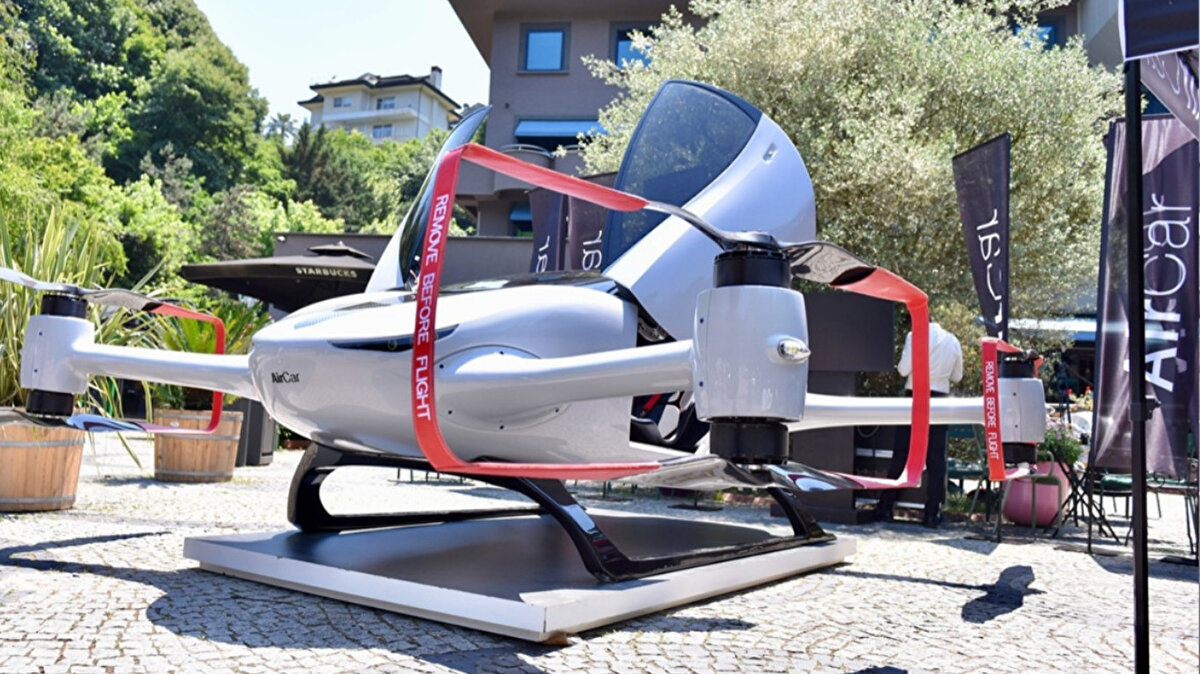 Fiyat ve paket detayları<br>AirCar’ın yaklaşık fiyatı 99 bin dolar olarak belirlendi. Temel paket; balistik paraşüt, kaza önleme sistemi ve 400V şarj cihazı ile geliyor.