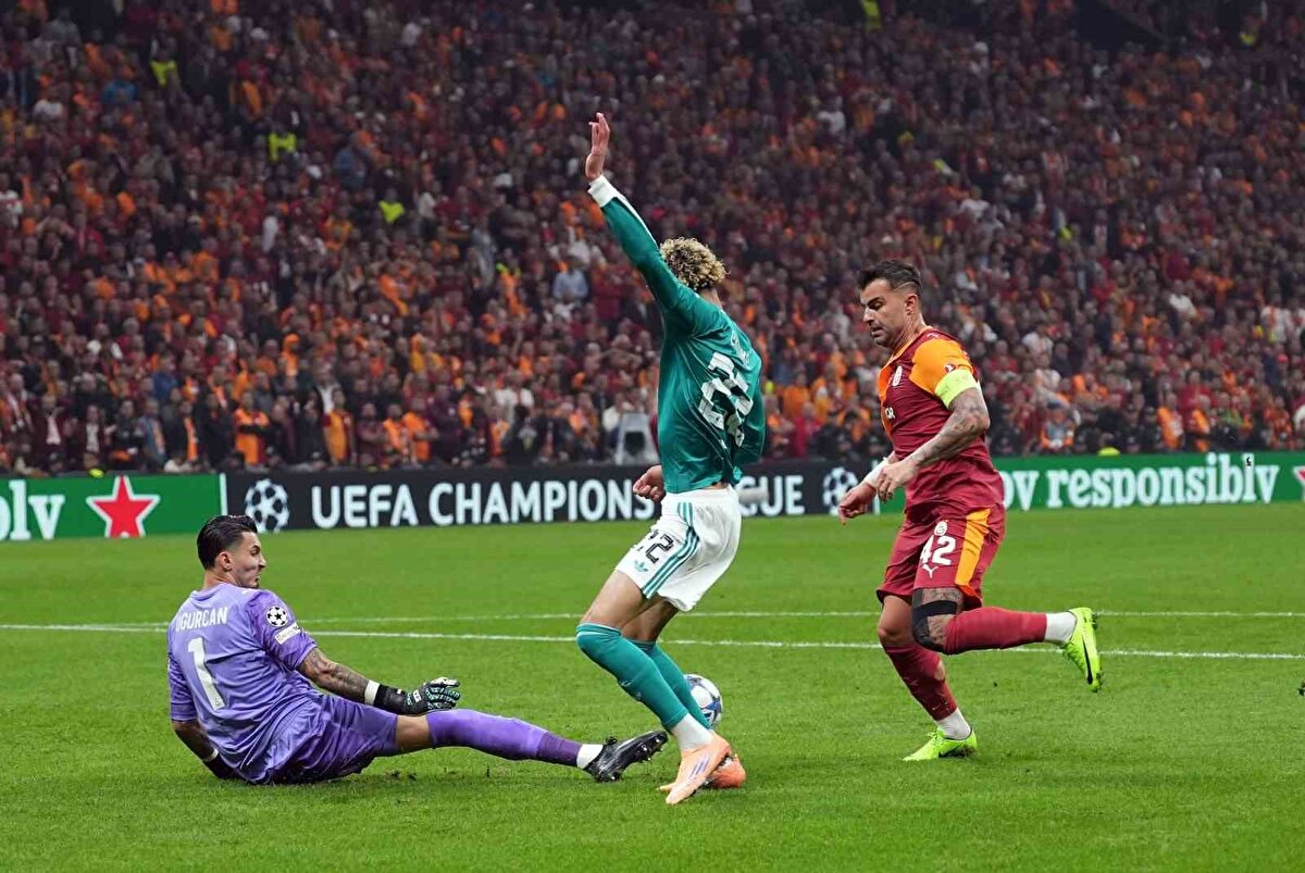 Osimhen'in penaltı golüyle rakibini 1-0 mağlup eden Galatasaray, tarihi bir galibiyete imza attı ve 3 puanın sahibi oldu. 