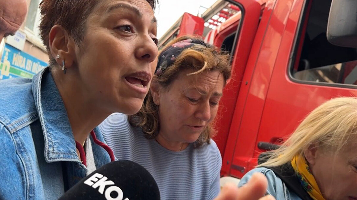 Yangının sonradan büyüdüğünü söyleyen Hasan Daşdöven, "Yangını pek görmedim. Sadece arkadaşı evden gördük. Ahşap bina olduğu için yangın sonradan büyüdü. Ev sahibini tanımıyorum. Evin içinde bir varmış ama vatandaşlar kurtarmışlar" ifadelerini kullandı.