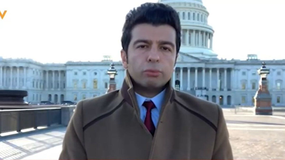 Hüseyin Günay kaç yaşında?<br><br>5 Ağustos 1986 doğumlu olan Hüseyin Günay, 2025 yılı itibarıyla 39 yaşındadır.<br><br>Hüseyin Günay nereli?<br><br>Başarılı gazeteci, Mersin’in Erdemli ilçesinde doğup büyümüştür.<br><br>Hüseyin Günay evli mi?<br><br>Hüseyin Günay, 2025 yılının Nisan ayında eğitim danışmanı Özge Özdemir ile Miami’de dünyaevine girdi. Özge Özdemir, uluslararası eğitim alanında çalışmalar yürütmektedir.