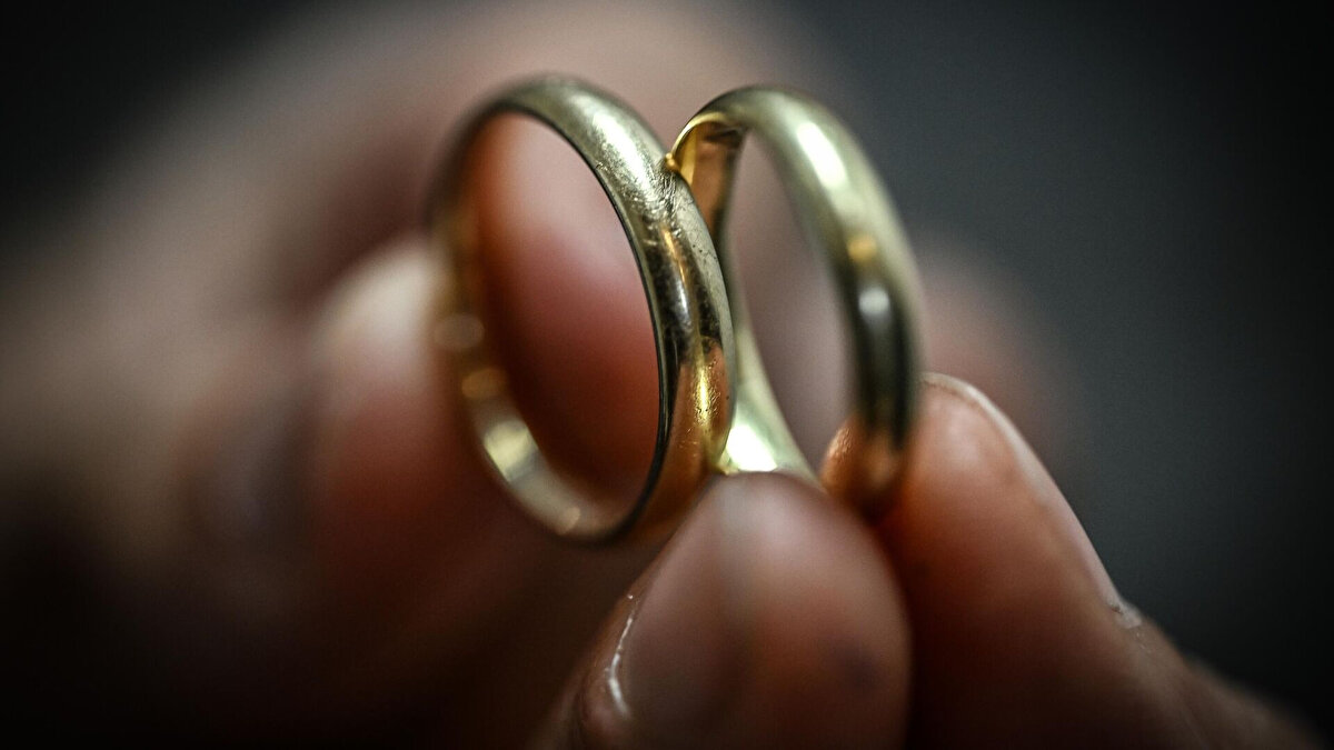 Bakan Göktaş, Cumhurbaşkanı Recep Tayyip Erdoğan tarafından açıklanan destek paketine ilişkin yaptığı değerlendirmede, “Gençlerimizin yuva kurma süreçlerini kolaylaştırmak için kredi miktarlarını artırdık. Başvurular bugünden itibaren alınmaya başlandı” dedi.