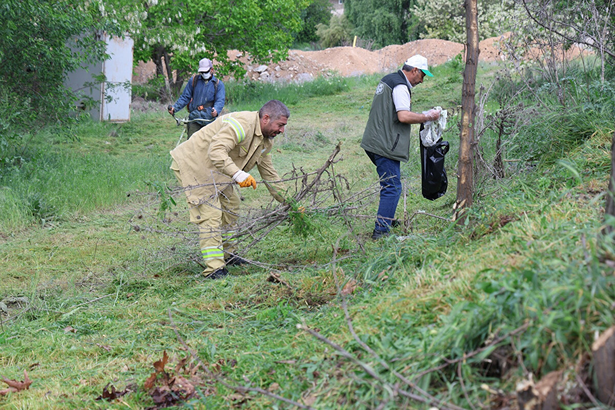 Tarım ve Orman Bakanlığı Orman Genel Müdürlüğü engelli ve eski hükümlü statüsünde işçi alımı için ilan yayımladı. Toplam 262 işçi alımı yapılacak. Adaylar e-Devlet kapısı üzerinden belirlenen tarihlerde başvuru yapabilecekler. Peki başvuru şartları neler? Hangi tarihlerde başvuru yapılacak? İşte detaylar...<br>