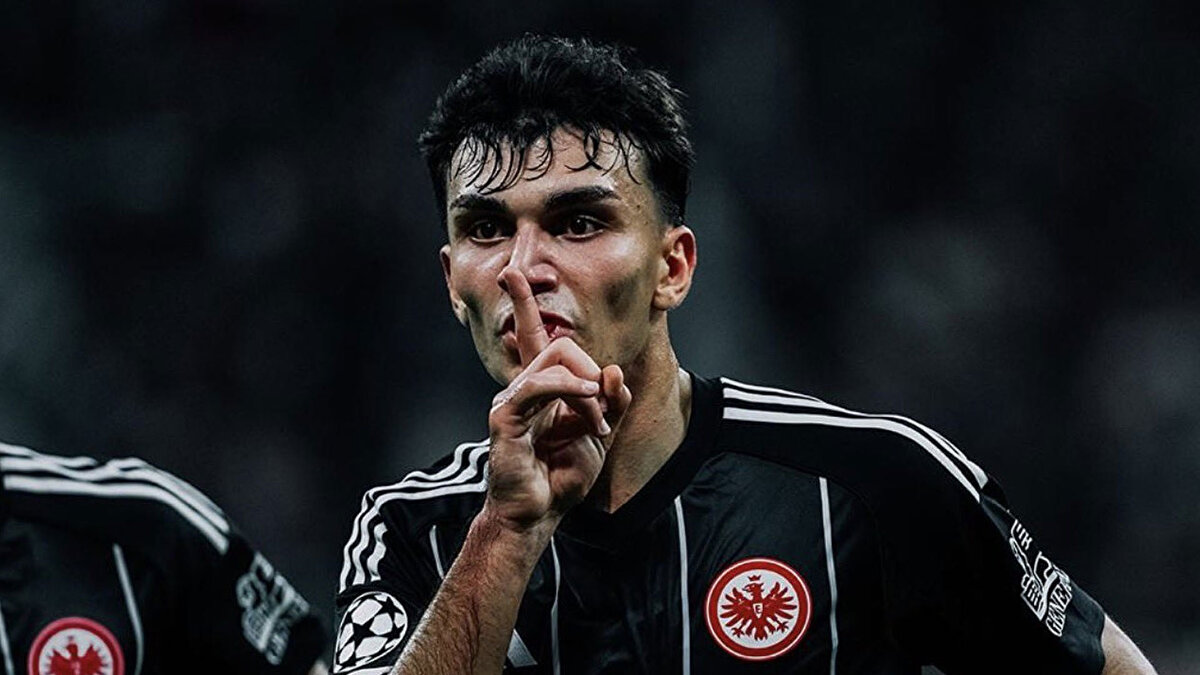 PERFORMANSI NASIL?<br><br><br>Bu sezon Frankfurtta forma giydiği 8 maçta 6 gol 4 asistlik katkı sağladı.<br>