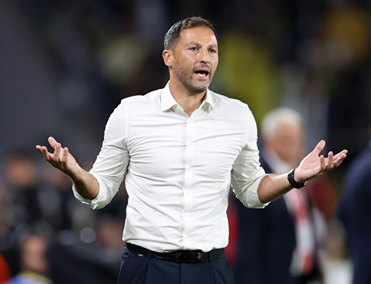 Fenerbahçe - Nice maçı saat kaçta, hangi kanalda?<br><br>Fenerbahçe ile Nice arasındaki UEFA Avrupa Ligi mücadelesi bu akşam saat 19.45’te Chobani Stadı’nda oynanacak. Karşılaşmayı Sırp hakem Srdjan Jovanovic yönetecek. Jovanovic’in yardımcılıklarını Uros Stojkovic ve Milan Mihajlovic yaparken, Novak Simovic dördüncü hakem olarak görev alacak.<br>Maçın yayıncı kanal bilgisi ise UEFA’nın resmi yayın programı doğrultusunda açıklanacak.