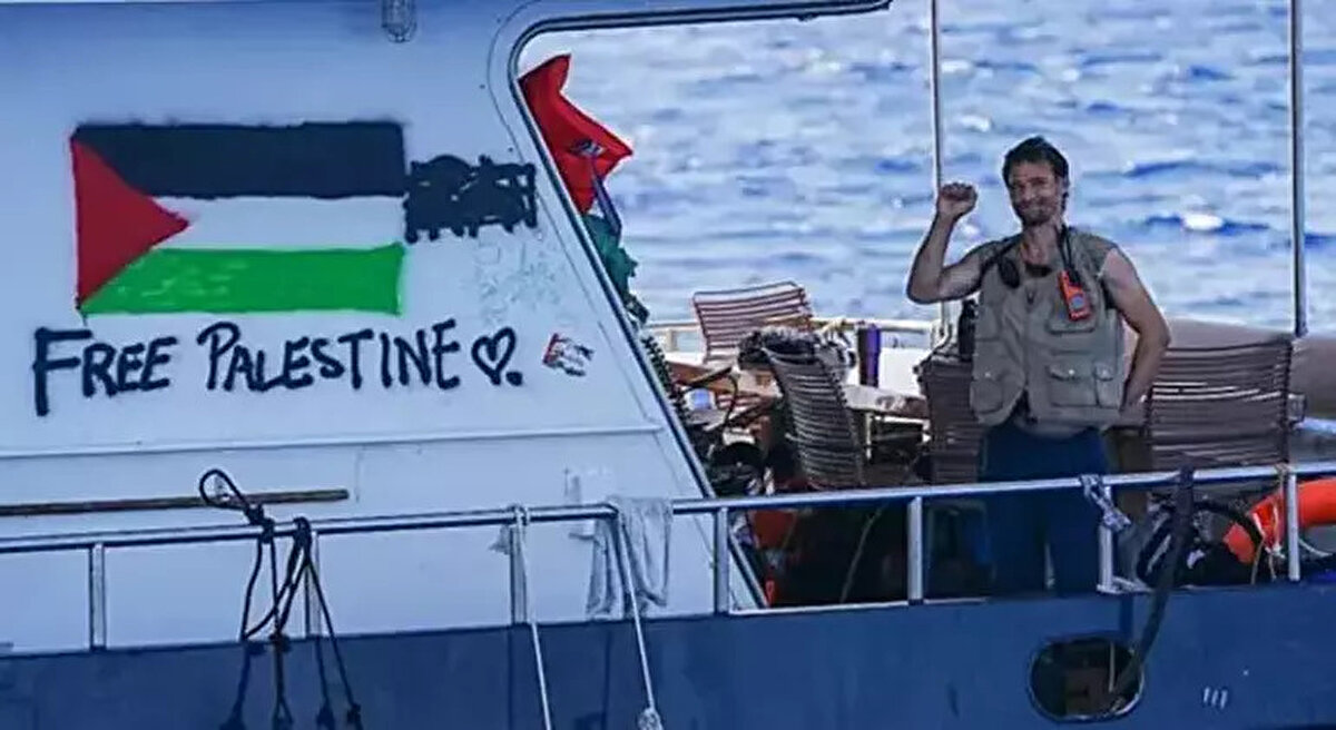 İsrail’in Gazze ablukasını kırmak için yola çıkan Küresel Sumud Filosu, Akdeniz’de İsrail donanmasının baskınına uğradı. Uluslararası delegasyonda yer alan 201 aktivist İsrail güçleri tarafından alıkonuldu. Delegasyonun aktardığı bilgilere göre bu kişilerden 37’si Türk vatandaşı. Alıkonulan Türk aktivistlerden 30’unun ismi ise resmi olarak açıklandı. İşte Sumud Filosu'nda alıkonulan 30 Türk aktivistin isimleri;