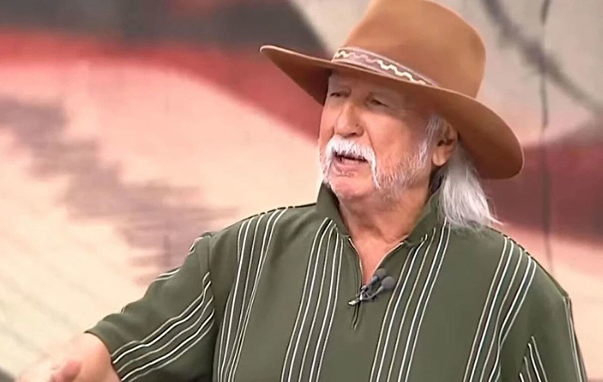 “23 Nisan’da bağırdım”<br>“Bu son sarsıntı, daha önce 23 Nisan’da söylediğim senaryonun yarısıdır” diyen Üşümezsoy, o tarihte Kumburgaz ile Büyükçekmece arasındaki fayın kırıldığını, ancak Silivri Çukuru’ndan Ereğli’ye uzanan kısmın hâlâ kırılmadığını hatırlattı:<br>“23 Nisan’da bağırdım, bu deprem Silivri ile Büyükçekmece arasındaki fayda oldu. Ama Silivri Çukuru’ndan Ereğli’ye doğru uzanan fay kırılmamıştı. İşte şimdi onun üzerinde kırılmalar oluyor.”