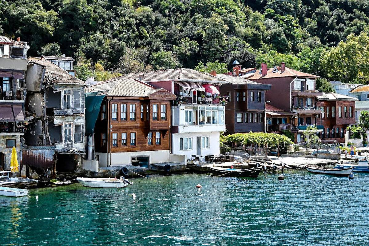 İSTANBUL, ÇEKMEKÖY, İlçesi'nde planlanan 3 adet elektrik kesintisi bulunmaktadır.<br>Bakım Çalışması<br>03.10.2025 10:00 - 18:00<br>Kesinti Nedeni: ŞEBEKE İYİLEŞTİRME ÇALIŞMALARI<br>Etkilenen Cadde / Sokak HAZAN, ORMAN, ZUHAL, ÇÖMLEK, GEMİCİ, ÇINAR AĞACI, NİŞANTEPE, FETİH, İLHAM, HAYIRLI<br>Bakım Çalışması<br>03.10.2025 10:00 - 18:00<br>Kesinti Nedeni: ŞEBEKE İYİLEŞTİRME ÇALIŞMALARI<br>Etkilenen Cadde / Sokak HAZAN, ORMAN, ZUHAL, ÇÖMLEK, GEMİCİ, ÇINAR AĞACI, NİŞANTEPE, FETİH, İLHAM, HAYIRLI<br>Bakım Çalışması<br>04.10.2025 09:30 - 13:30<br>Kesinti Nedeni: ŞEBEKE İYİLEŞTİRME ÇALIŞMALARI<br>Etkilenen Cadde / Sokak 183., ŞEHİT MURAT DEMİR, 8., 181., 184., 185.