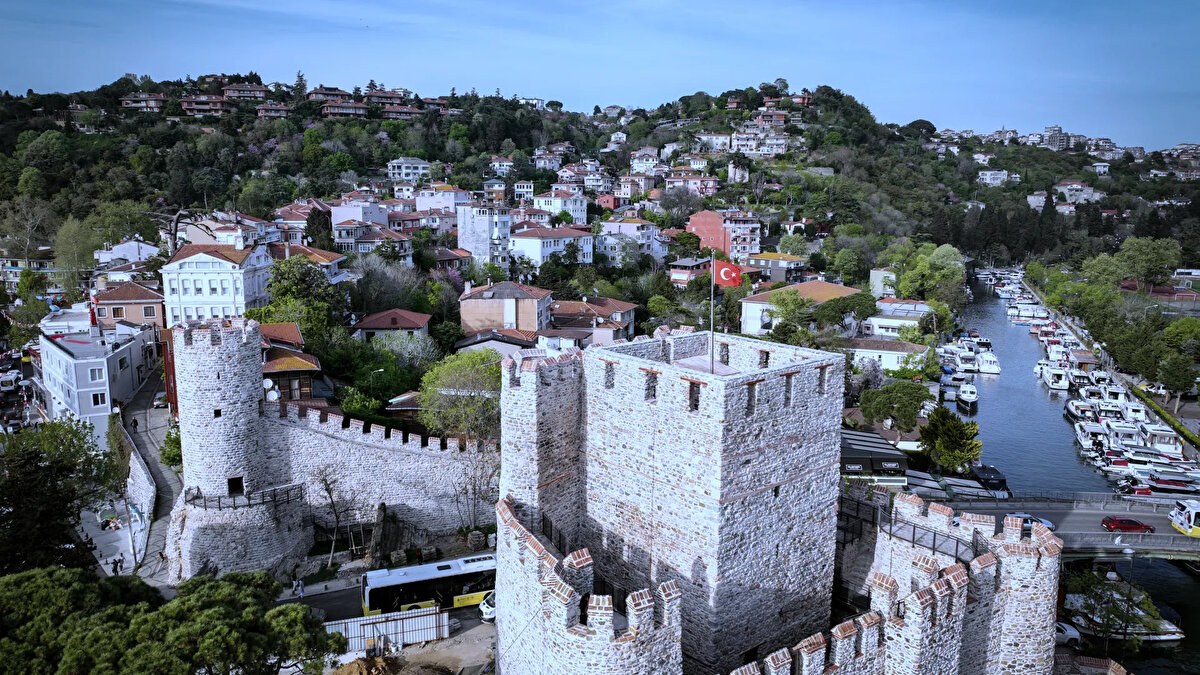 İSTANBUL, SULTANBEYLİ, İlçesi'nde planlanan 2 adet elektrik kesintisi bulunmaktadır.<br>Bakım Çalışması<br>03.10.2025 10:00 - 15:00<br>Kesinti Nedeni: ŞEBEKE İYİLEŞTİRME ÇALIŞMALARI<br>Etkilenen Cadde / Sokak KALE, ZİYA ÜLHAK, ENBİYA, CAMİ, YİĞİT, ŞEN<br>Bakım Çalışması<br>04.10.2025 09:30 - 14:30<br>Kesinti Nedeni: ŞEBEKE İYİLEŞTİRME ÇALIŞMALARI<br>Etkilenen Cadde / Sokak KAYAÖREN, KUZGUNDERE, IŞIKLAR